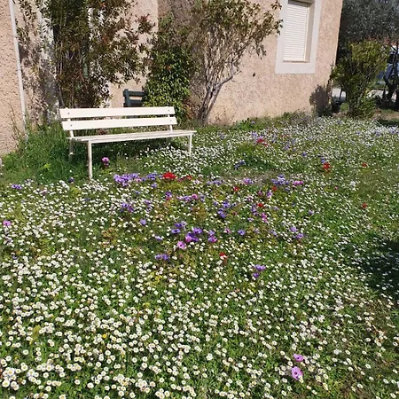 Dans Petit Havre De Paix Avec Piscine Chauffee Au Coeur Du Luberon * Gargas (Vaucluse)
