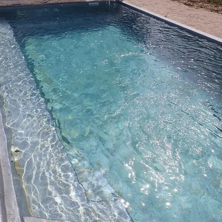 Dans Petit Havre De Paix Avec Piscine Chauffee Au Coeur Du Luberon